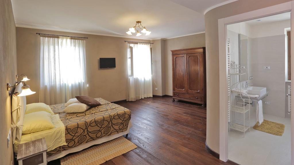 Bed and Breakfast Il Giardino Di Ghilot Cherasco Habitación foto